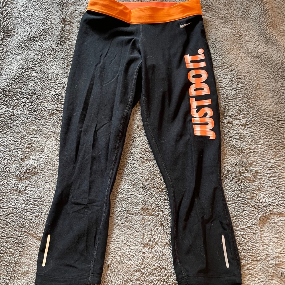 Women’s cropped athletic leggings